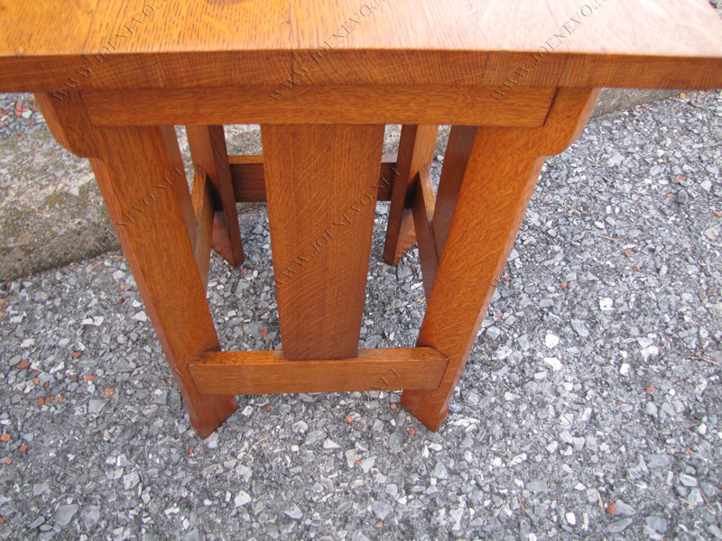 Superb Antique Stickley bros Small Table w2223‎
